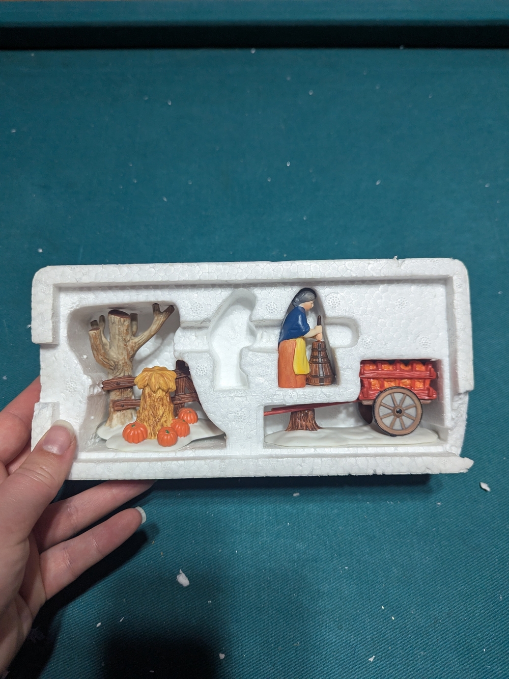 Department 56 - The Heritage Village - Harvest Time (missing figurine)